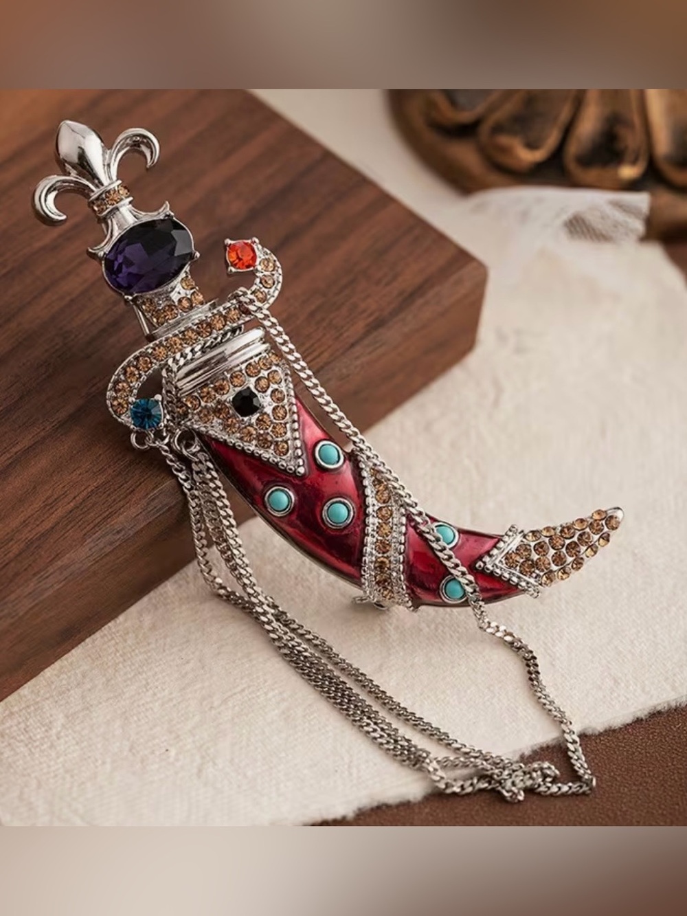 7/$70 Vintage Style Knife & Sheath Brooch 🔖